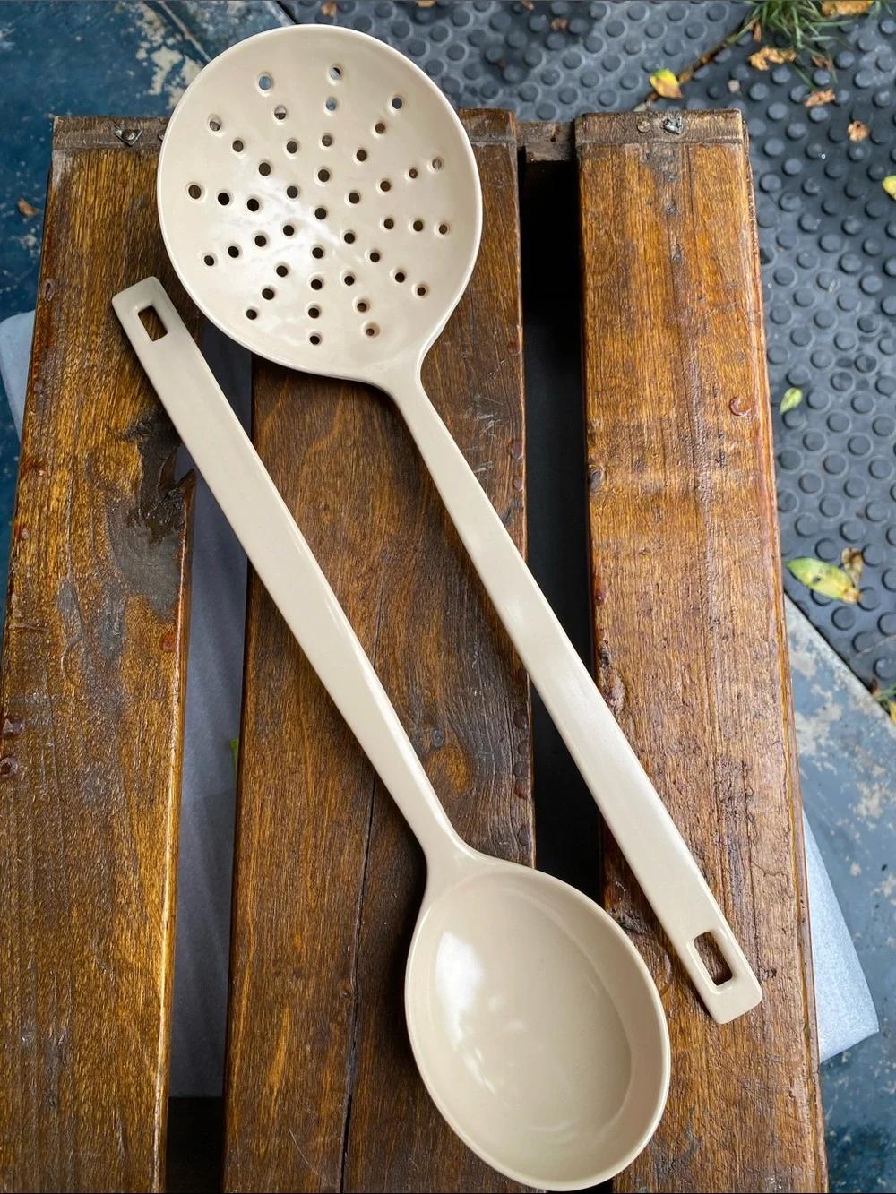 Vtg Wonder Ware MCM Melamine Cream Skimmer Spoon #1405 & Serving Spoon #1402
